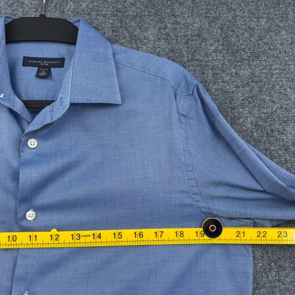 Banana Republic Fitted Dress Shirt Mens M 100% Cotton Blue Long Sleeve 15-15.5